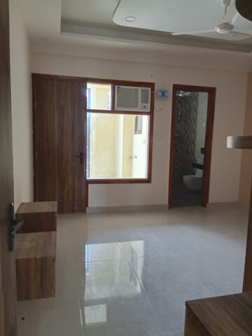 Room in 2 BHK Apartment at Paras Tierea, Sector 137 – for Sale