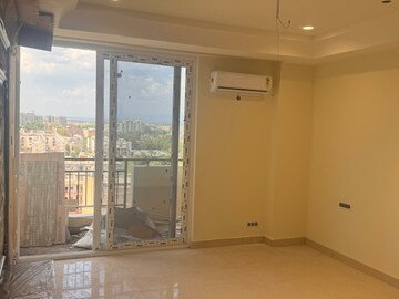Room in 5 BHK Apartment at Maya Green Lotus Saksham, International Airport Road – for Sale