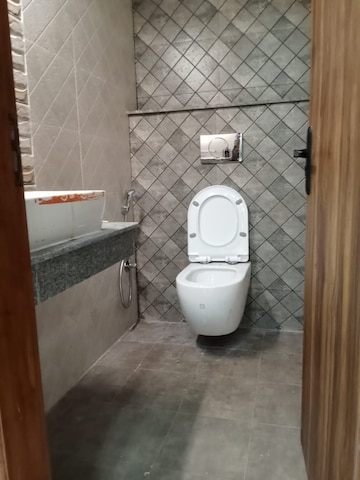 Bathroom in 3 BHK Apartment at Skyline Speedway Avenue, Sector 25 Yamuna Expressway – for Sale