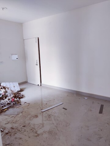 Room in 3 BHK Apartment at Conscient Habitat 78, Sector 78 – for Sale