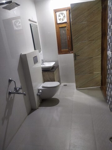 Bathroom in 2 BHK Apartment at Huda Staff Colony, Sector 46 – for Rent