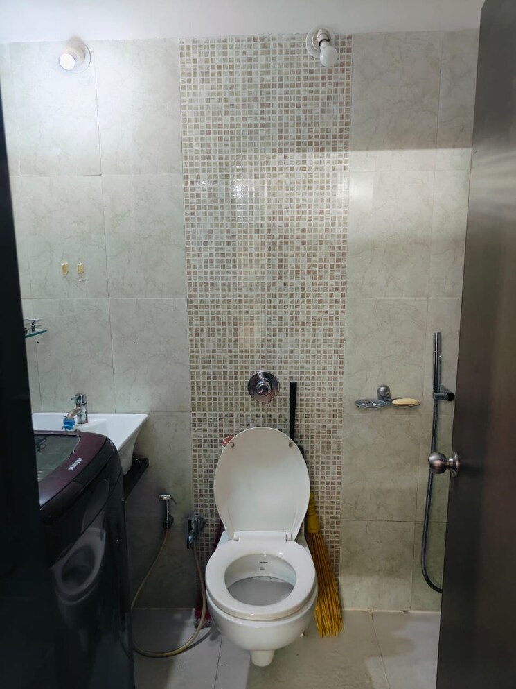 Bathroom, shiv-sai-paradise 1 Bedroom 500 Sq.Ft. Apartment In Majiwada Thane 7474907