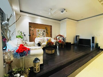 Living Room in 3.5 BHK Builder Floor at Dlf Phase I – for Sale