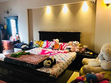 Bedroom in 3.5 BHK Builder Floor at Dlf Phase I – for Sale