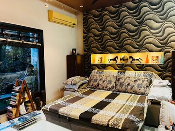 Bedroom in 3.5 BHK Builder Floor at Dlf Phase I – for Sale
