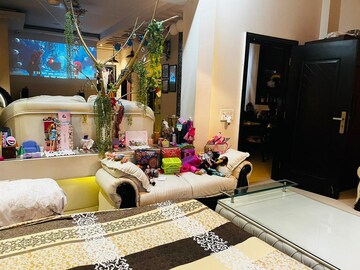 Living Room in 3.5 BHK Builder Floor at Dlf Phase I – for Sale