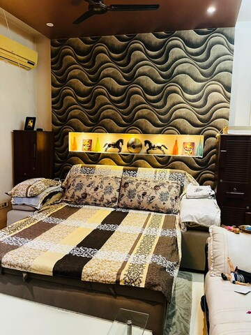 Bedroom in 3.5 BHK Builder Floor at Dlf Phase I – for Sale