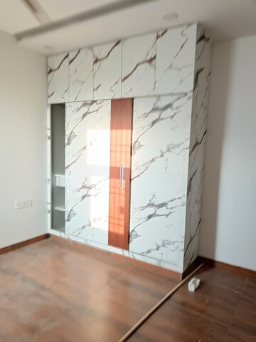 Room in 3 BHK Apartment at Patiala Road – for Sale