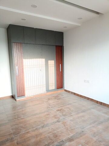 Room in 3 BHK Apartment at Patiala Road – for Sale