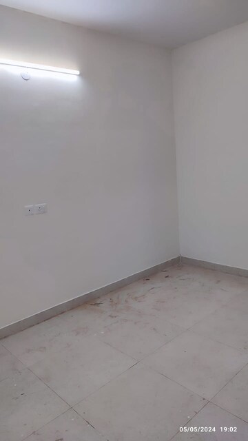 Room in 2.5 BHK Apartment at Signature Global Synera, Sector 81 – for Sale