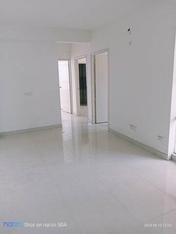 Room in 2.5 BHK Apartment at Signature Global Synera, Sector 81 – for Sale
