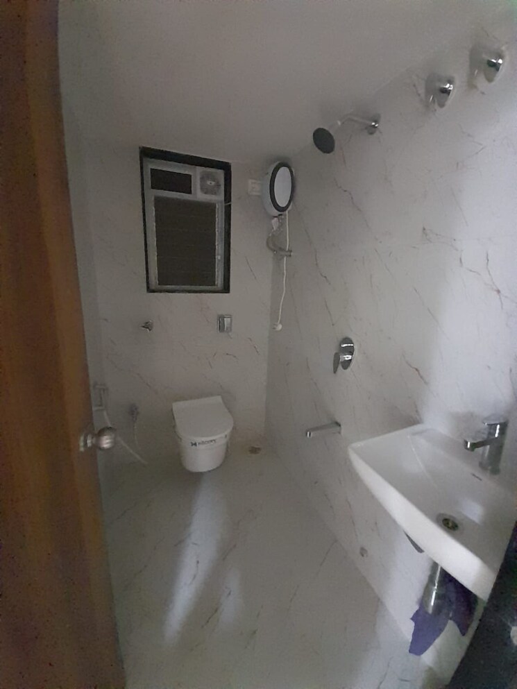 Bathroom, supreme-sudhanshu-chsl 1 Bedroom 450 Sq.Ft. Apartment In Kandivali West Mumbai 7475800