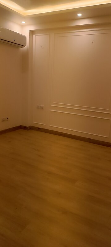 Room in 3 BHK Apartment at Omaxe Royal Residency, Sector 79 – for Sale