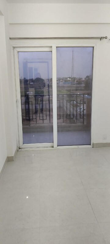 Room in 2.5 BHK Apartment at Signature Global Synera, Sector 81 – for Sale