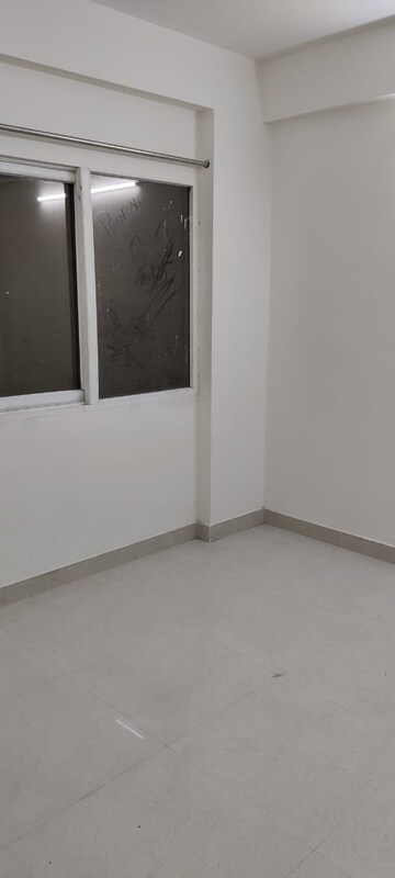 Room in 2.5 BHK Apartment at Signature Global Synera, Sector 81 – for Sale
