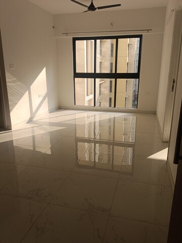 Room in 1.5 BHK Apartment at Runwal Gardens, Dombivli East – for Sale