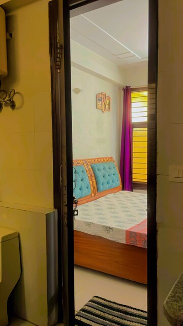 Bedroom in 3 BHK Builder Floor at Palam Vihar – for Sale
