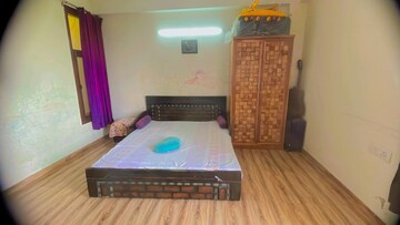 Bedroom in 3 BHK Builder Floor at Palam Vihar – for Sale