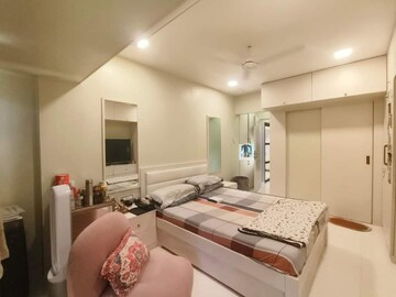 Bedroom in 2 BHK Apartment at Lodha Sterling, Kolshet Road – for Sale