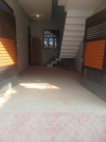 Room in 2 BHK Independent House at Jankipuram – for Sale