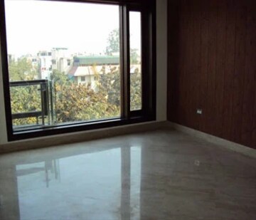 Room in 3 BHK Builder Floor at Mahavir Enclave – for Sale