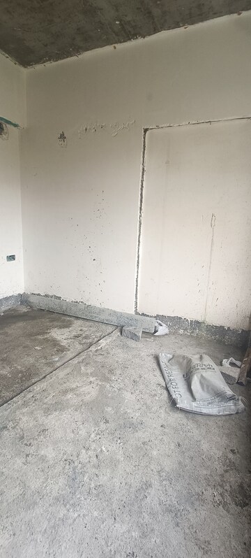 Room in 1 BHK Apartment at Divya Jyot Rewa Estate, Mulund West – for Sale