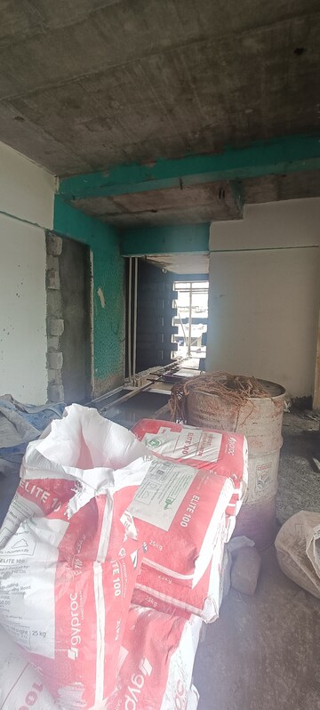 Room in 1 BHK Apartment at Divya Jyot Rewa Estate, Mulund West – for Sale