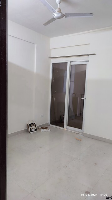 Furnished Amenities in 2 BHK Apartment at Signature Global Orchard Avenue, Sector 93 – for Sale