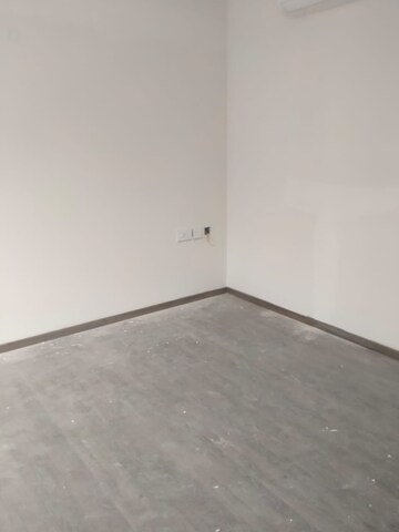 Room in 3 BHK Apartment at Pioneer Park Phase 1, Sector 61 – for Sale
