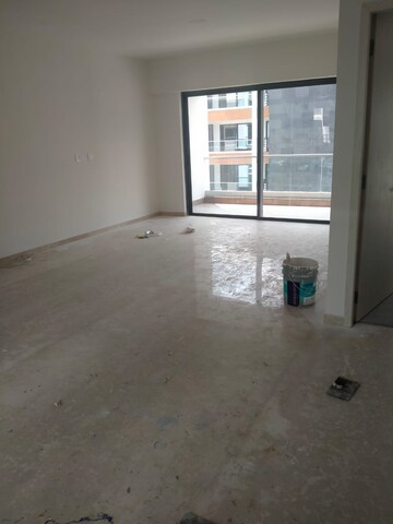 Room in 3 BHK Apartment at Pioneer Park Phase 1, Sector 61 – for Sale