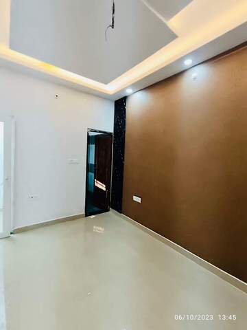 Room in 2 BHK Independent House at Safedabad – for Sale