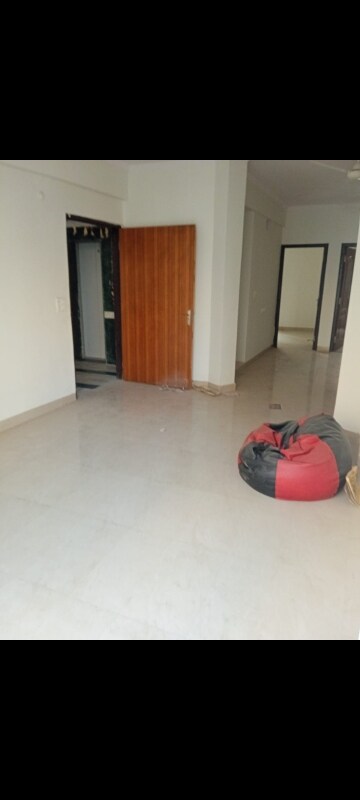 Room in 2 BHK Apartment at Amrapali Centurian Park, Tech Zone 4 Greater Noida – for Sale