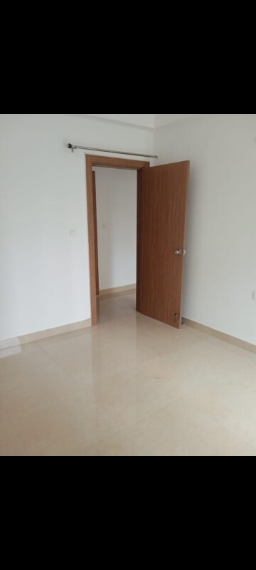 Room in 3 BHK Apartment at Amrapali Centurian Park, Tech Zone 4 Greater Noida – for Sale