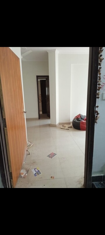Room in 3 BHK Apartment at Amrapali Centurian Park, Tech Zone 4 Greater Noida – for Sale
