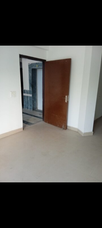 Room in 3 BHK Apartment at Amrapali Centurian Park, Tech Zone 4 Greater Noida – for Sale