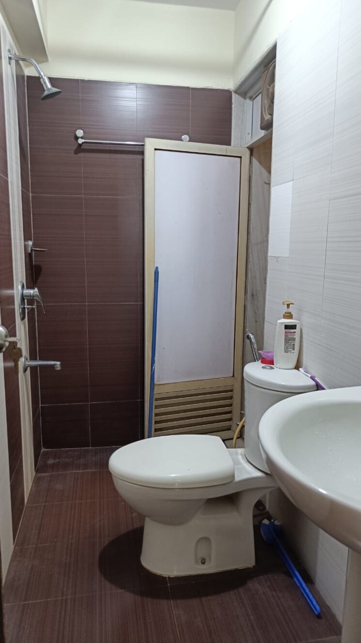 Bathroom, nahar-laurel-and-lilac 2 Bedroom 970 Sq.Ft. Apartment In Chandivali Mumbai 7479018