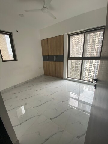 Room in 1 BHK Apartment at Hiranandani Estate Solitaire C, Ghodbunder Road – for Sale