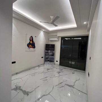 Room in 3 BHK Builder Floor at Sector 71 – for Sale