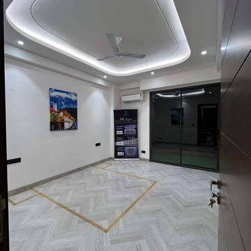 Parking in 3 BHK Builder Floor at Sector 71 – for Sale