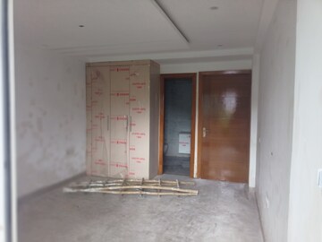Room in 4 BHK Builder Floor at SS Aaron Ville, Sector 48 – for Sale