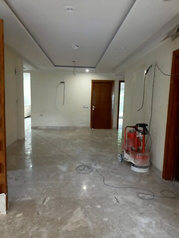 Parking in 4 BHK Builder Floor at SS Aaron Ville, Sector 48 – for Sale