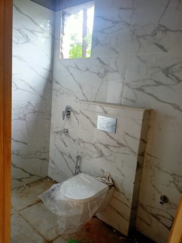 Bathroom in 4 BHK Builder Floor at SS Aaron Ville, Sector 48 – for Sale