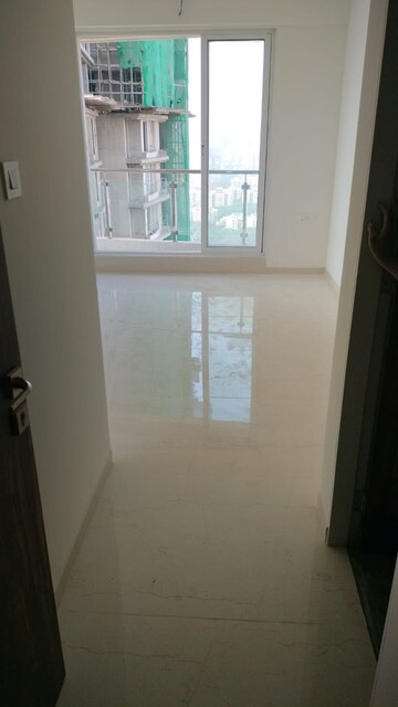 Room in 3 BHK Apartment at Hiranandani Estate Spring Hill, Ghodbunder Road – for Sale