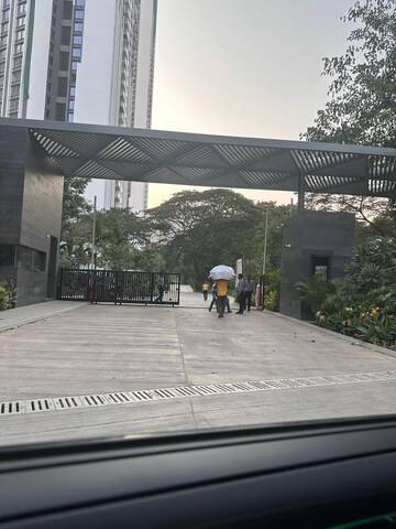 Parking in 3 BHK Apartment at Oberoi Enigma, Mulund West – for Sale