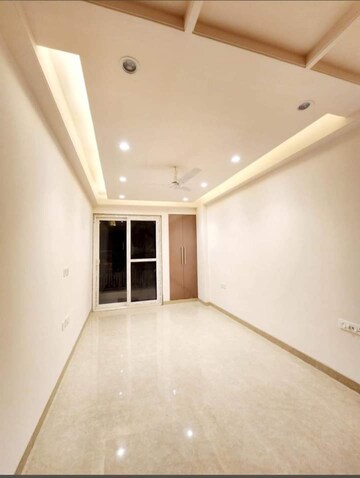 Room in 3 BHK Builder Floor at Saket – for Sale