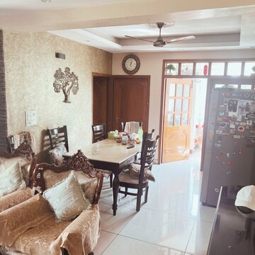 Living Room in 3.5 BHK Apartment at Mayur Vihar Phase 1 – for Sale