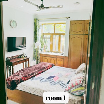 Bedroom in 3.5 BHK Apartment at Mayur Vihar Phase 1 – for Sale