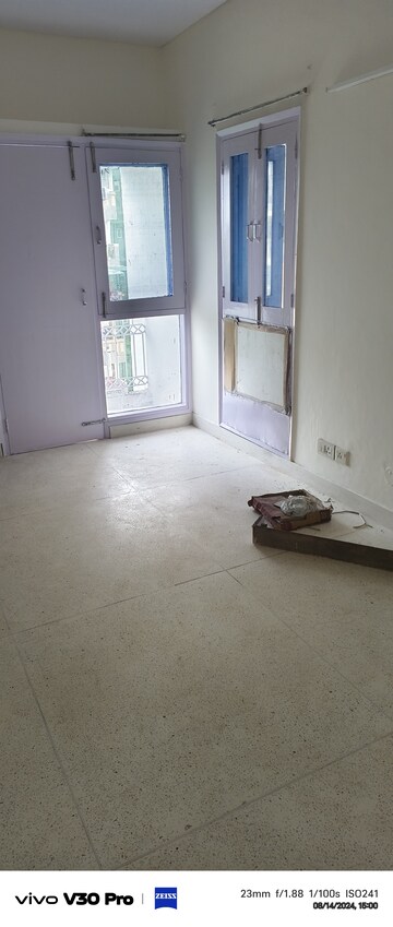 Room in 3 BHK Apartment at Vasundhara Enclave – for Sale