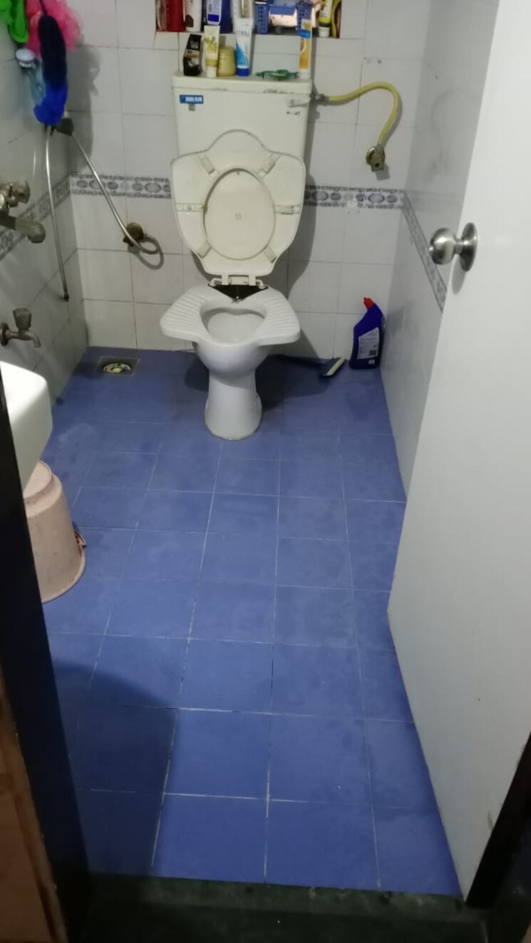 Bathroom, raj-arcade-ii 2 Bedroom 700 Sq.Ft. Apartment In Kandivali West Mumbai 7481781