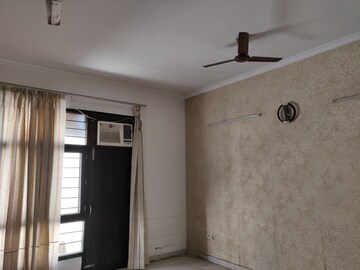 Room in 3.5 BHK Independent House at Habitat 44, Sector 44 – for Rent